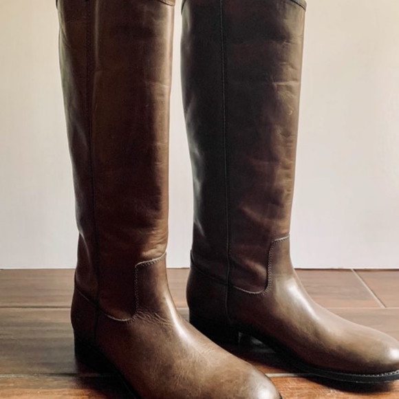 Melissa Button 2 - Picture 3 of 6